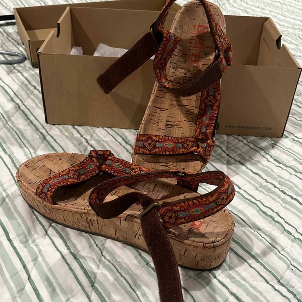 Born SIRENA sandals. Size 6. I normally wear a 7-7.5 but had to get smaller size